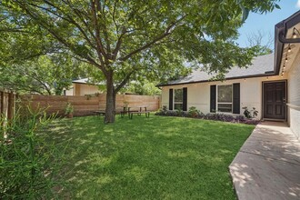 1213 S Trace Dr in Austin, TX - Building Photo - Building Photo