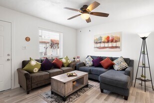 8066 E Oak St in Scottsdale, AZ - Building Photo