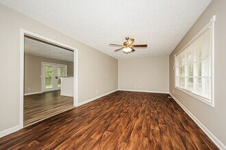 5234 Swiss Air Dr in Murfreesboro, TN - Building Photo - Building Photo