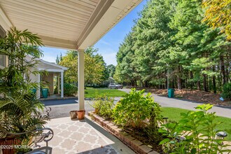 138 Greenlawns Dr in Lakewood, NJ - Building Photo - Building Photo