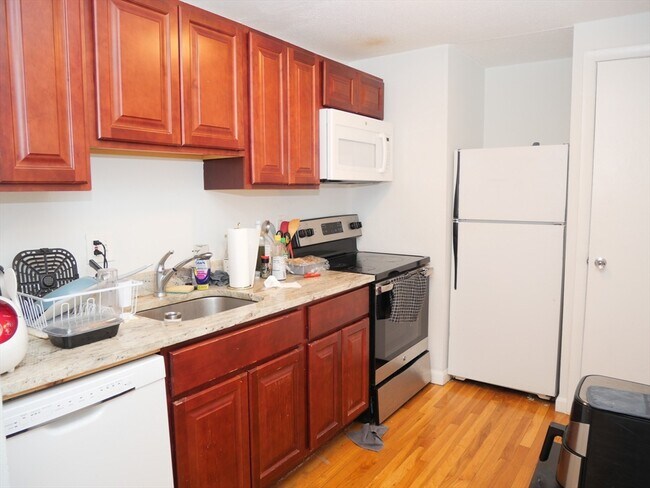 1050 Commonwealth Ave, Unit 18A