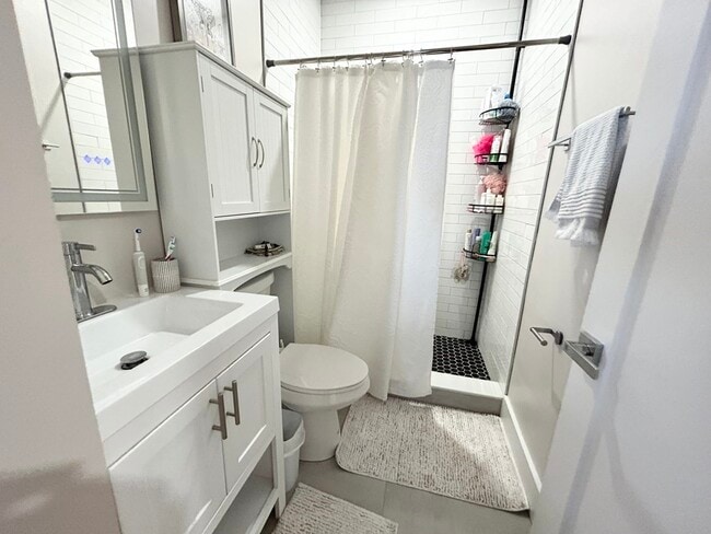 74 Marine Rd, Unit 2 in Boston, MA - Foto de edificio - Building Photo