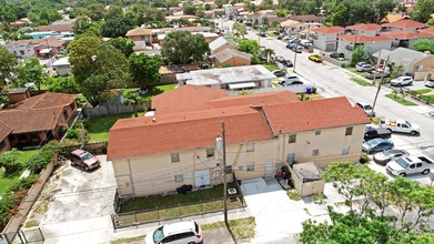 2900 SW 3rd St in Miami, FL - Building Photo - Building Photo