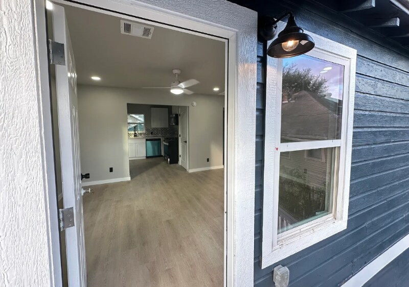 4209 Walker St in Houston, TX - Building Photo