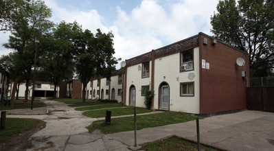 1801-1803 Martin Grove Rd in Toronto, ON - Building Photo - Building Photo