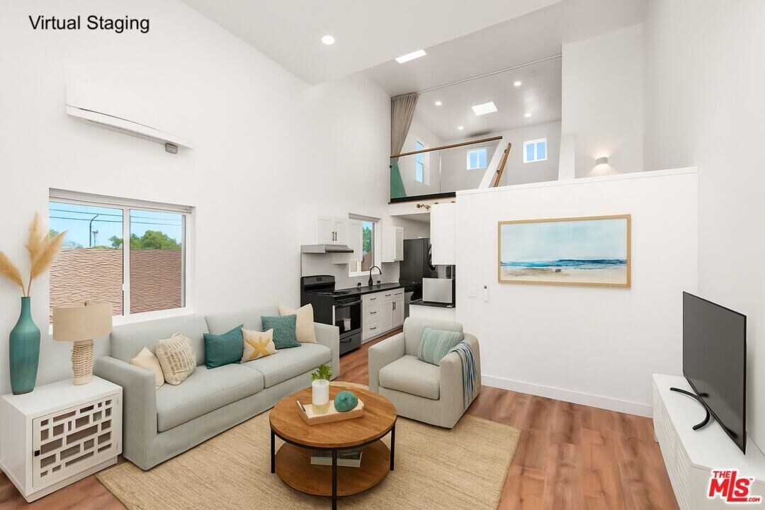 667 Brooks Ave in Los Angeles, CA - Building Photo