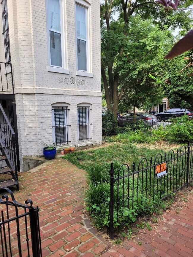 401 Constitution Ave NE in Washington, DC - Building Photo - Building Photo