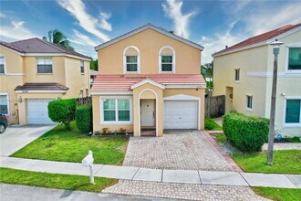 6194 Buena Vista Dr in Margate, FL - Building Photo - Building Photo