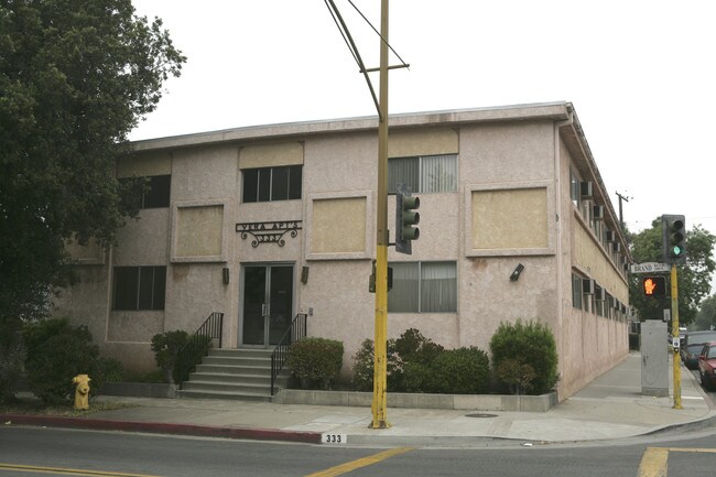 Vera in San Fernando, CA - Foto de edificio - Building Photo
