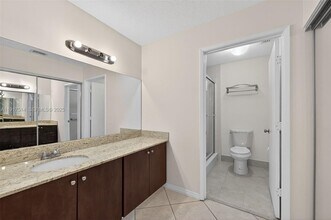 616 Woodgate Ln in Sunrise, FL - Building Photo - Building Photo
