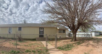 1120 N Oak St in Clovis, NM - Building Photo