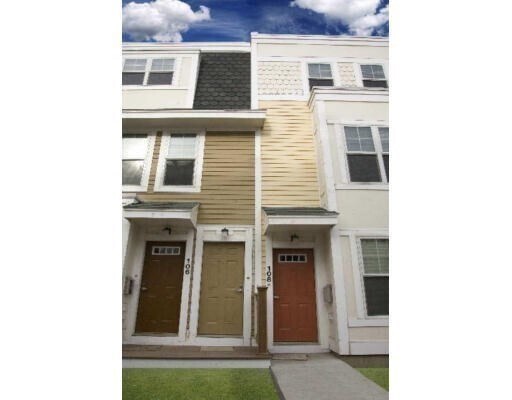 114 Library St in Chelsea, MA - Building Photo