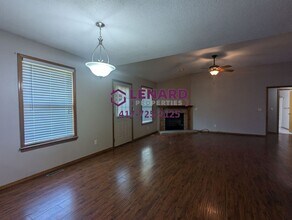 1209 W Belwood Ct in Nixa, MO - Building Photo - Building Photo