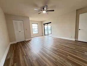 7320 Amberly Ln, Unit 207 in Delray Beach, FL - Building Photo - Building Photo