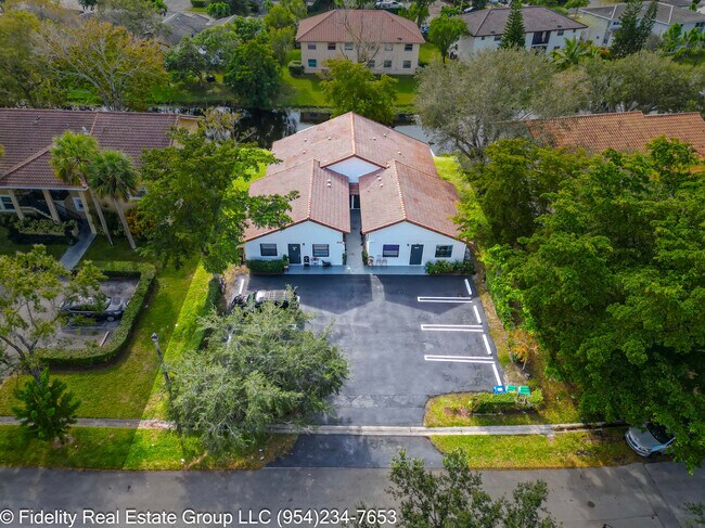 11520 NW 37th St in Coral Springs, FL - Building Photo - Building Photo