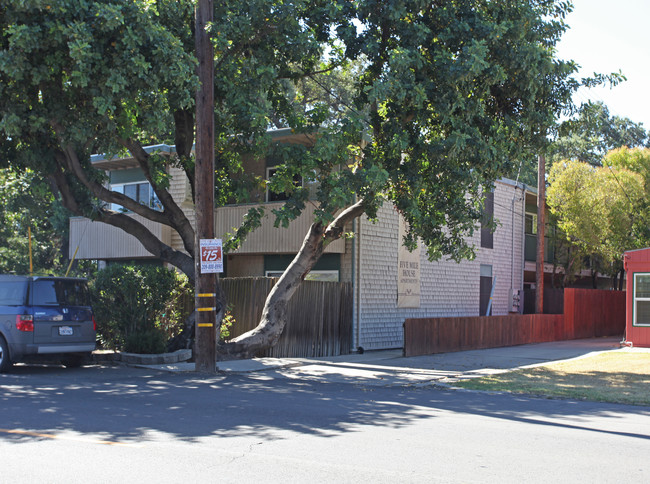 Five Mile House Apartments in Stockton, CA - Building Photo - Building Photo