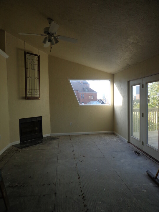 2403 Mission St in Pittsburgh, PA - Building Photo