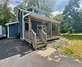 2313 NY-300 in Wallkill, NY - Foto de edificio - Building Photo