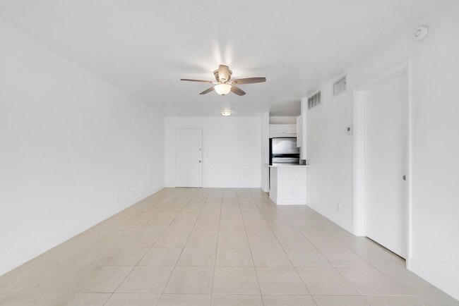 3040 NE 16th Ave in Oakland Park, FL - Foto de edificio - Building Photo