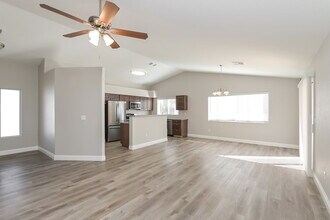655 Camp Hill Rd in Henderson, NV - Building Photo - Building Photo