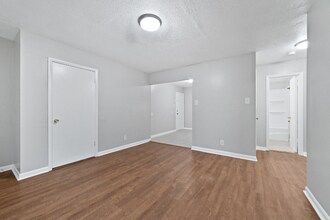 3410 Elizabeth St NW in Huntsville, AL - Foto de edificio - Building Photo