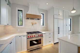 2417 E Lake Sammamish Pkwy NE in Sammamish, WA - Building Photo - Building Photo