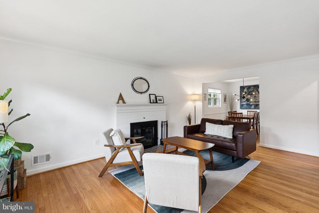 5006 Flanders Ave in Kensington, MD - Building Photo