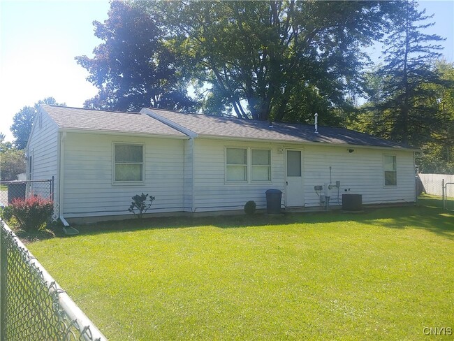 8839 English Rd in Brewerton, NY - Building Photo - Building Photo