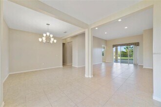 801 San Raphael St in Poinciana, FL - Building Photo - Building Photo