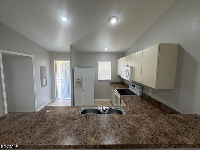 4535 26th St SW in Lehigh Acres, FL - Building Photo - Building Photo