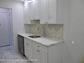 93 Arrowood Rd in Englishtown, NJ - Building Photo - Building Photo