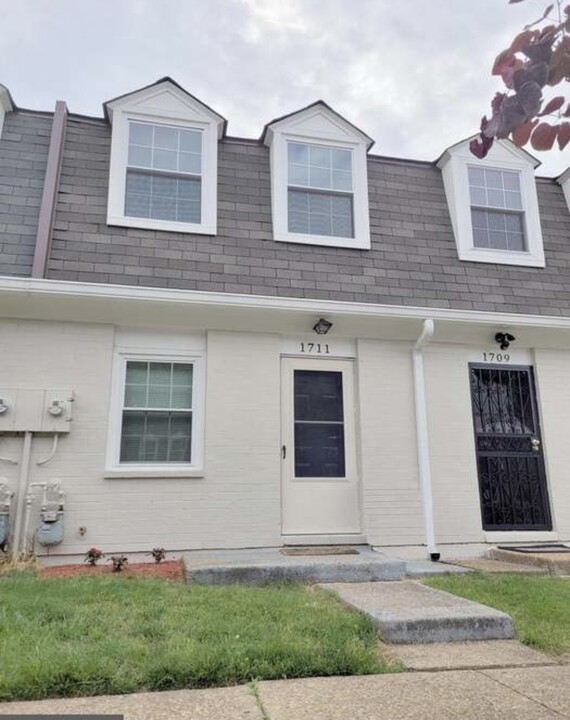 1711 Village Green Dr in Hyattsville, MD - Building Photo