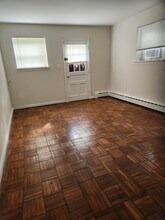 8201 Houston Ct in Takoma Park, MD - Foto de edificio - Building Photo