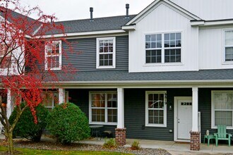 6819 Narcissus Ln N in Maple Grove, MN - Foto de edificio - Building Photo