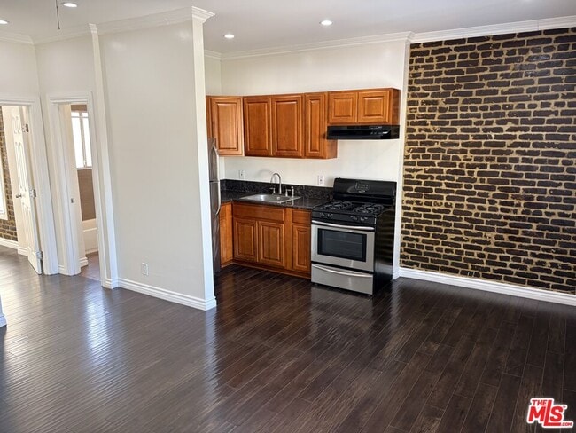 738 S New Hampshire Ave in Los Angeles, CA - Foto de edificio - Building Photo