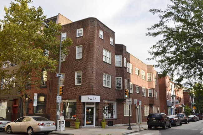 2056 Locust St in Philadelphia, PA - Building Photo - Building Photo