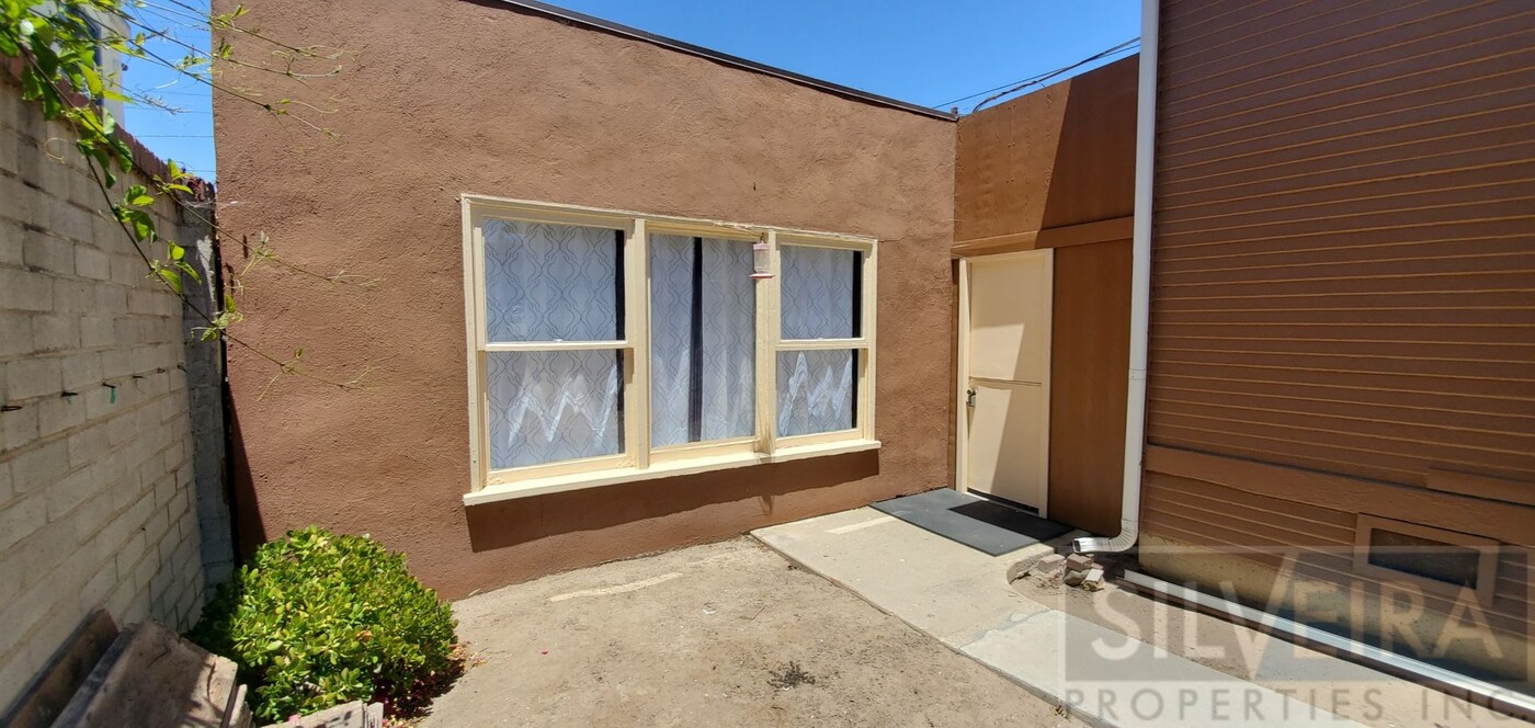 421 E Chapel St in Santa Maria, CA - Building Photo