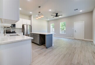 4536 Sunflower St in Houston, TX - Building Photo - Building Photo