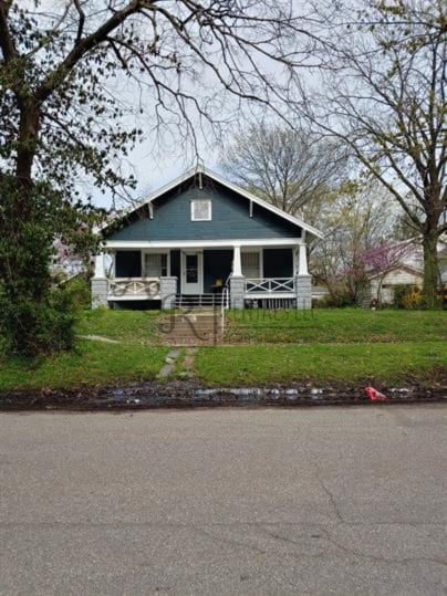 property at 1207 S Elm St