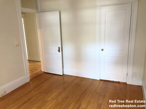 1824 Beacon St, Unit 1 in Brookline, MA - Building Photo - Building Photo