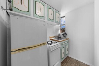 402 E 11th St in New York, NY - Building Photo - Building Photo