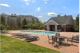 10 Seaport Dr in Quincy, MA - Foto de edificio - Building Photo