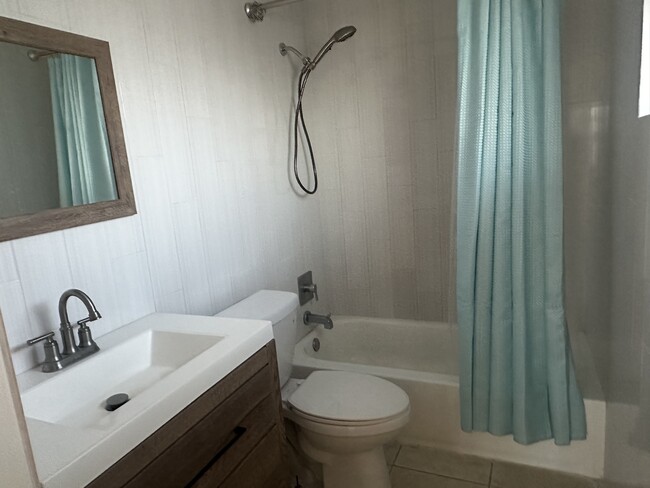 1026 White St, Unit #4 in Key West, FL - Foto de edificio - Building Photo