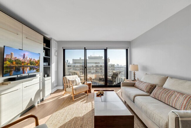 2020 N Lincoln Park W, Unit 30L in Chicago, IL - Building Photo - Building Photo