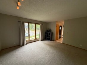 2001 Folwell Dr SW in Rochester, MN - Building Photo - Building Photo