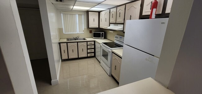 9367 Fontainebleau Blvd, Unit Fontainbleau Great Place in Miami, FL - Building Photo - Building Photo