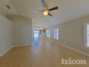 10109 37th Ct E, Unit 2844-43 in Parrish, FL - Foto de edificio - Building Photo