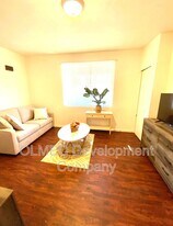 817 Anaheim St in Pittsburgh, PA - Building Photo