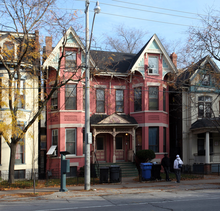 275-277 Sherbourne St in Toronto, ON - Building Photo