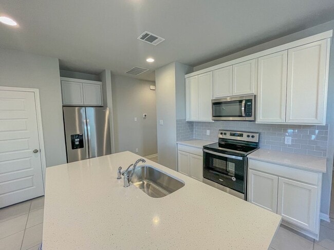 465 Unforgiven Ln in Jarrell, TX - Foto de edificio - Building Photo